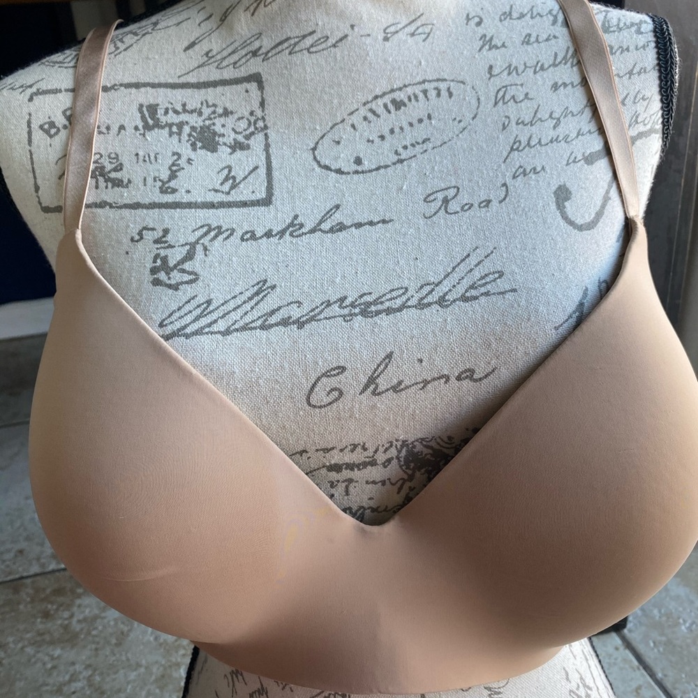 Victoria secret t shirt lightly lined wireless bra